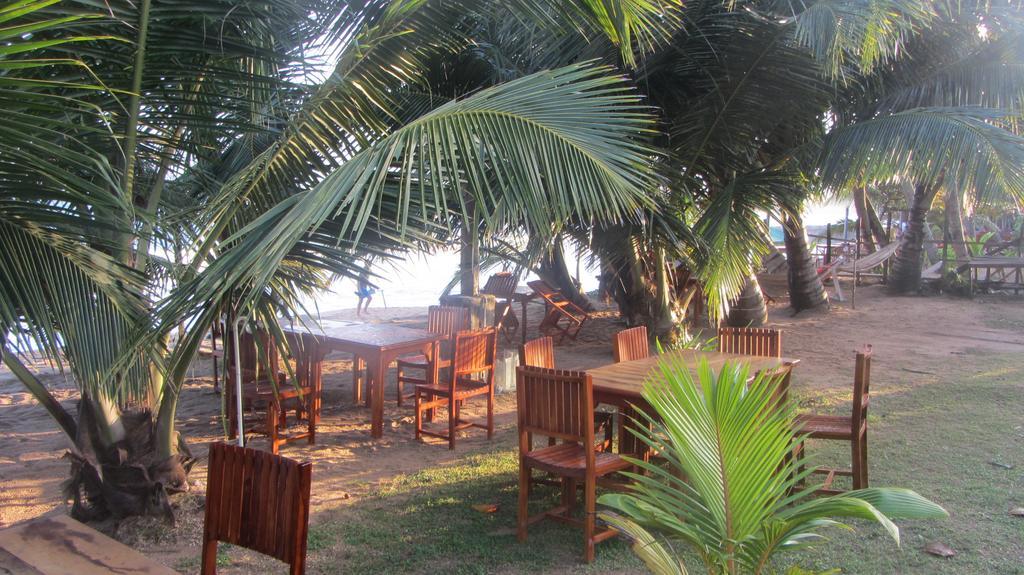 Shanika Beach Inn Tangalle Exterior photo