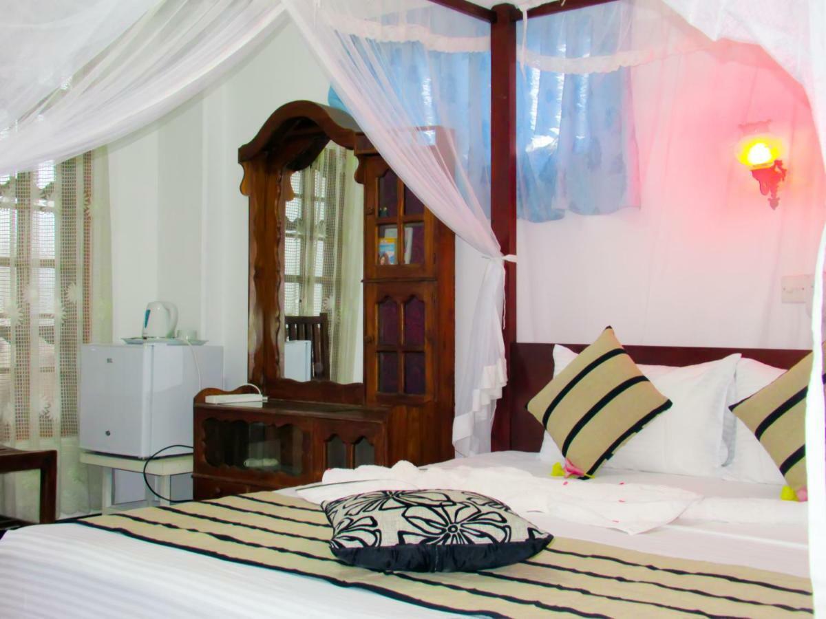 Shanika Beach Inn Tangalle Exterior photo
